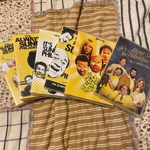 Always sunny in Philadelphia complete series set. Seasons 1-7